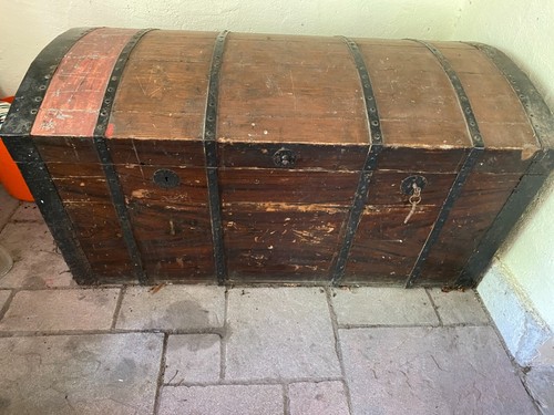 Alte bauerntruhe nur - alte,