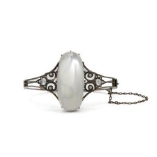 Armreif mit Mondsteinen Perlen