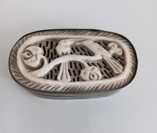 Dose Vintage Vogel Motiv Geschnitzt?