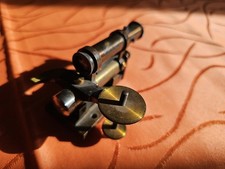 Sehr alter Theodolit oder Nivelliergerät