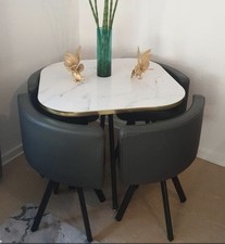 Tisch + 4 Stühle Set (Ohne