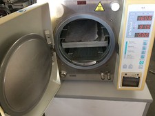 Dental X DOMINA Plus B Autoklav Sterilisator Baujahr 2006 bis 135 Grad Klasse B