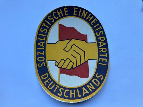 Altes ddr symbol aus pappe - altes,