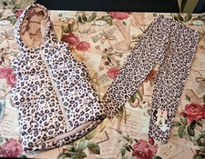 Weste und Leggings mit