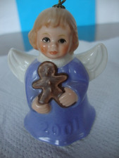 GOEBEL Jahresengel 2001 Engel m. Glöckchen blau mit Lebkuchenmännchen