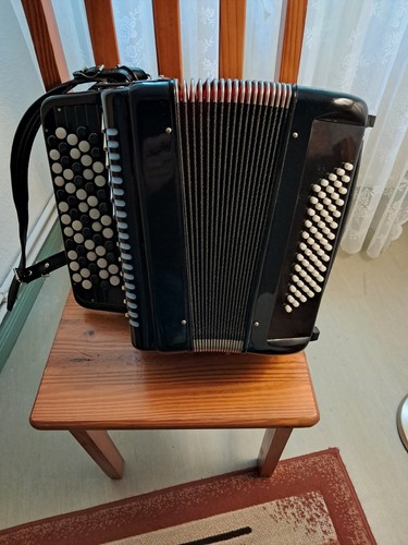 Akkordeon knofpakkordeon mit - akkordeon.,