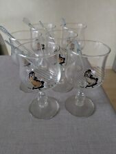 Groggläser auf Fuß mit Rührstab 