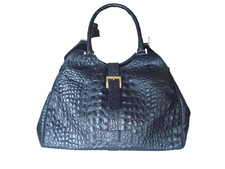 Handtasche, schwarz, in Krokooptik, mit Tragegriffen