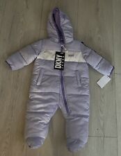 Dkny Schneeanzug Baby 6/9 brandneu mit Etikett lila Designer Baby Winter 🙂️
