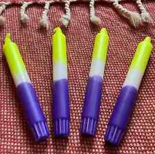 Handgefärbte Kerzen in Lila und Neon Gelb - Partydeko