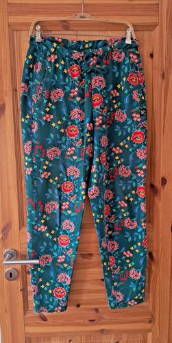 Dunkelgrün geblümte hose von - dunkelgrün,