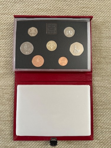 Royal mint deluxe proof coin - royal,