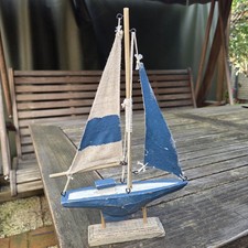 Maritime Dekoration Segelboot Schiff Segelschiff Stand Boot Holz 28 cm Blau