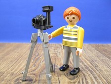 Fotograf mit Kamera & Stativ