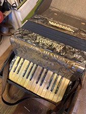 Altes Akkordeon Royal Standard mit Koffer