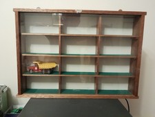 VITRINE 12 FÄCHER HOLZ mit