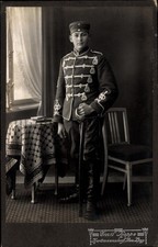 Foto Soldat, Kaiserreich, Husaren-Uniform, Säbel, Standportrait - 10480605