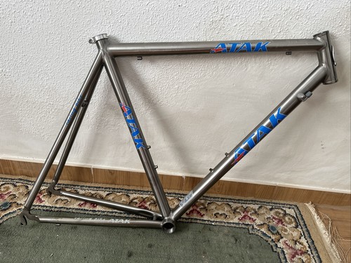Cuadro atak titanio - atak,
