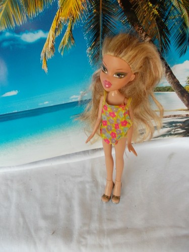 Barbie puppe mit blümchen - mit,