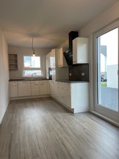 Moderne Einbauküche in Top-Zustand zu verkaufen, inklusive Geräte