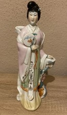 Antike und wunderschöne Geisha-Figur aus Porzellan, detailreich und in perfektem