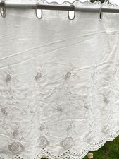 Wunderschöne Scheibengardine