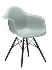 vitra Eames Plastic Armchair