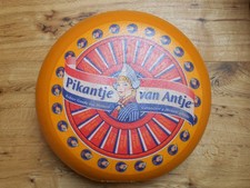 Gouda Käse Holland Reklame Werbung Theke großer Aufsteller Frau Antje Rarität