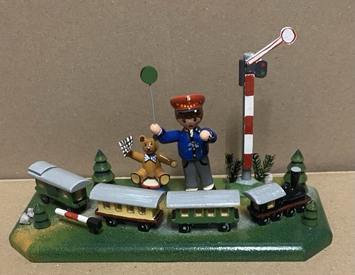 Erzgebirge eisenbahner mit lok - eisenbahner,