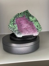 Rubin in Zoisit/ Tansania