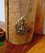 Kette mit großem Anhänger