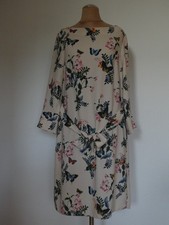 Puderfarbenes Kleid mit 7/8