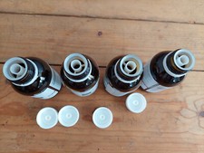 12 Schraubgläser bzw. Flaschen mit Plastikverschluss und Dosierungshilfe