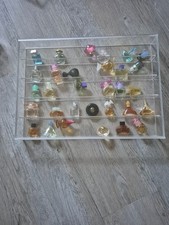 Setzkasten acryl mit 31 Parfümfläschchen verschließbar