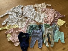Babybekleidungsset für Mädchen Gr. 62/68, 28 Teile, Shirts, Hosen, Bodies uvm.