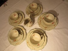 Teile eines alten Kaffeeservices 5 Pers. Rocaillen, Blumendekor , Porz. Creme,