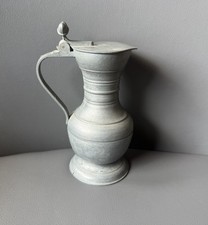 Alte Kanne aus vermutlich Zinn