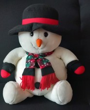Plüschtier Schneemann mit Schal und Hut, weiß und bunt, 58 cm groß