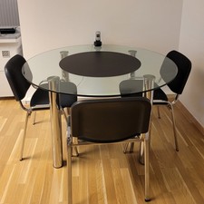 Runder Glastisch mit 3 Stühlen