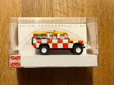 Top: Busch 50362 Land Rover