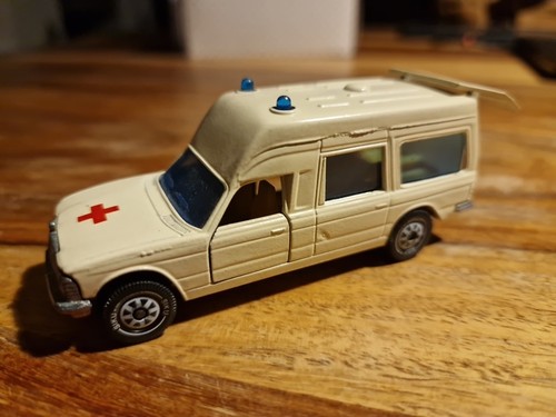 Siku binz krankenwagen - siku,