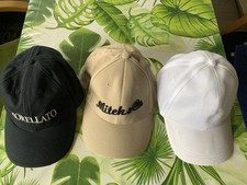 Drei Basecaps, Schwarz