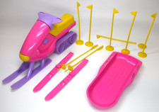 Vintage 1991 Unimax Barbie Puppe Schneemobil Snow Scooter Schlitten Ski Flaggen Set