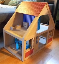 Schönes großes Puppenhaus aus Holz mit Zubehör Möbel - guter Zustand