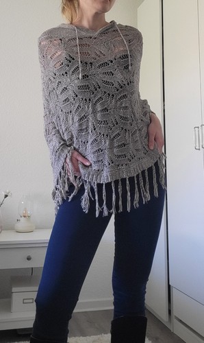 Leichter strick poncho mit - strick,