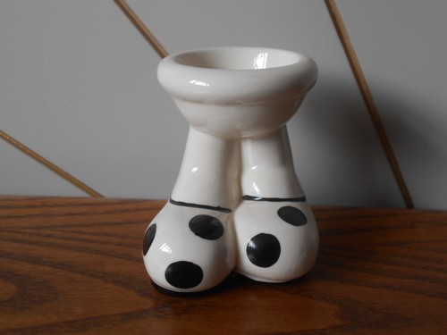 Big foot eggcup walking - big,
