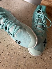 YONEX Power Cushion Aerus Z2