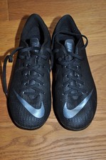 Kickschuhe Stollenschuhe für Jungen von Nike Größe 33 schwarz