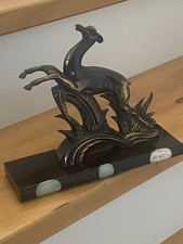 Springendes Reh, Zinkguss bronziert. Auf  Marmorplinte