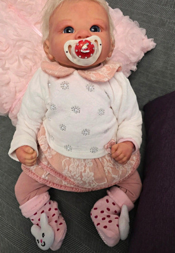 The cradle rebornpuppe holly - cradle,